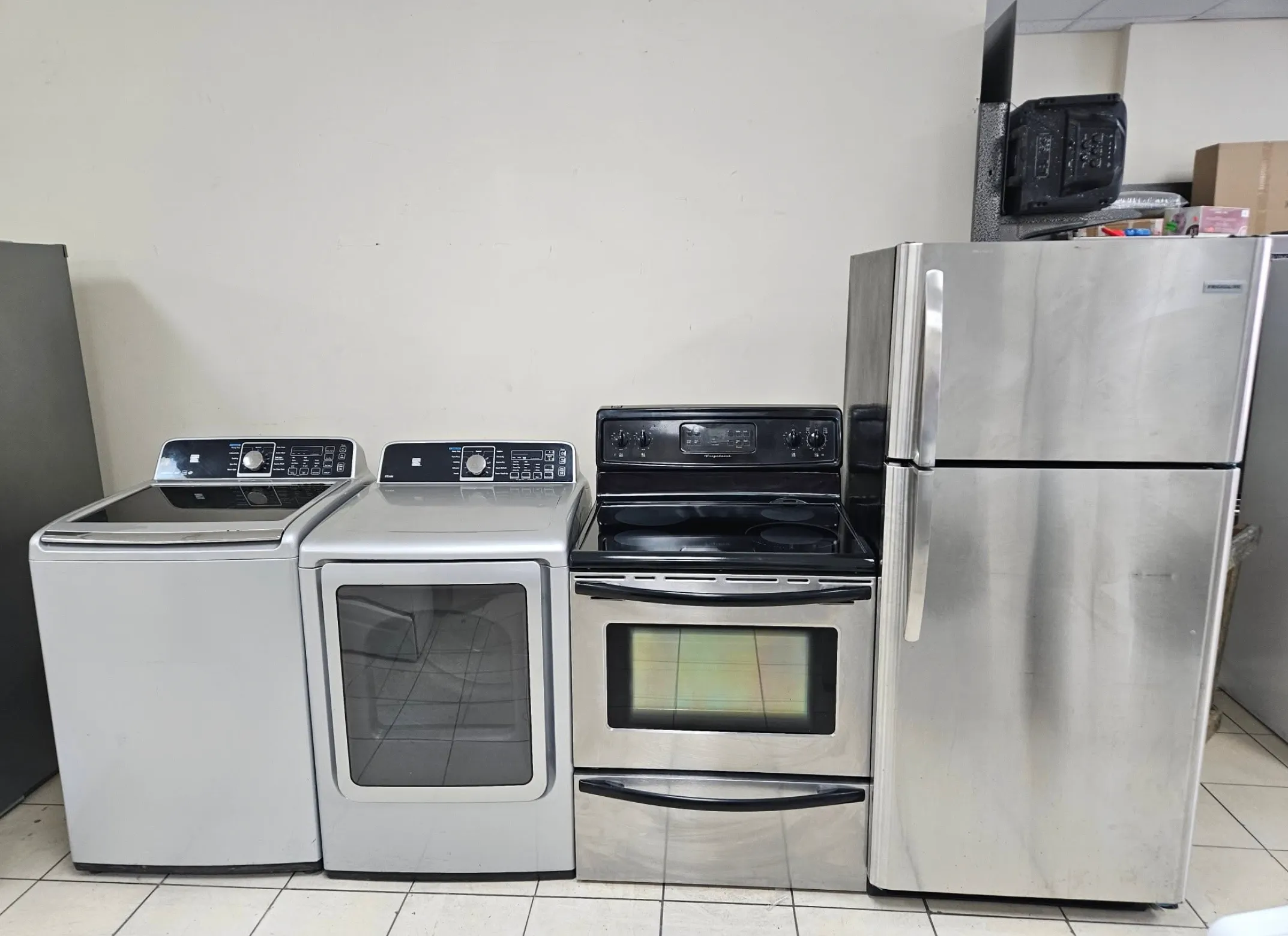 Appliances for sale at Plan B Électro