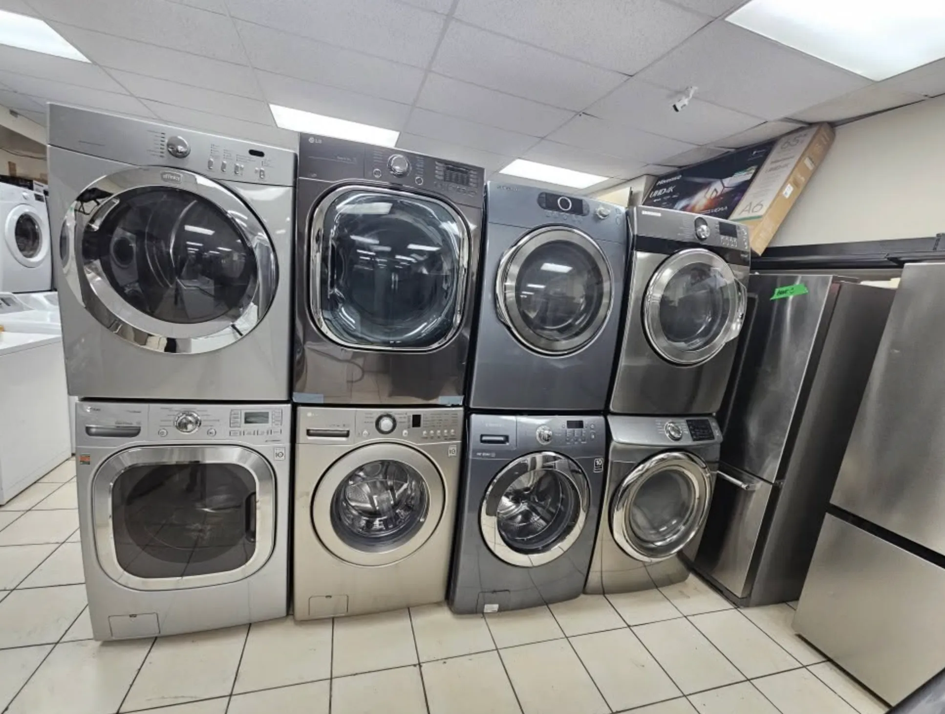 Appliances for sale at Plan B Électro
