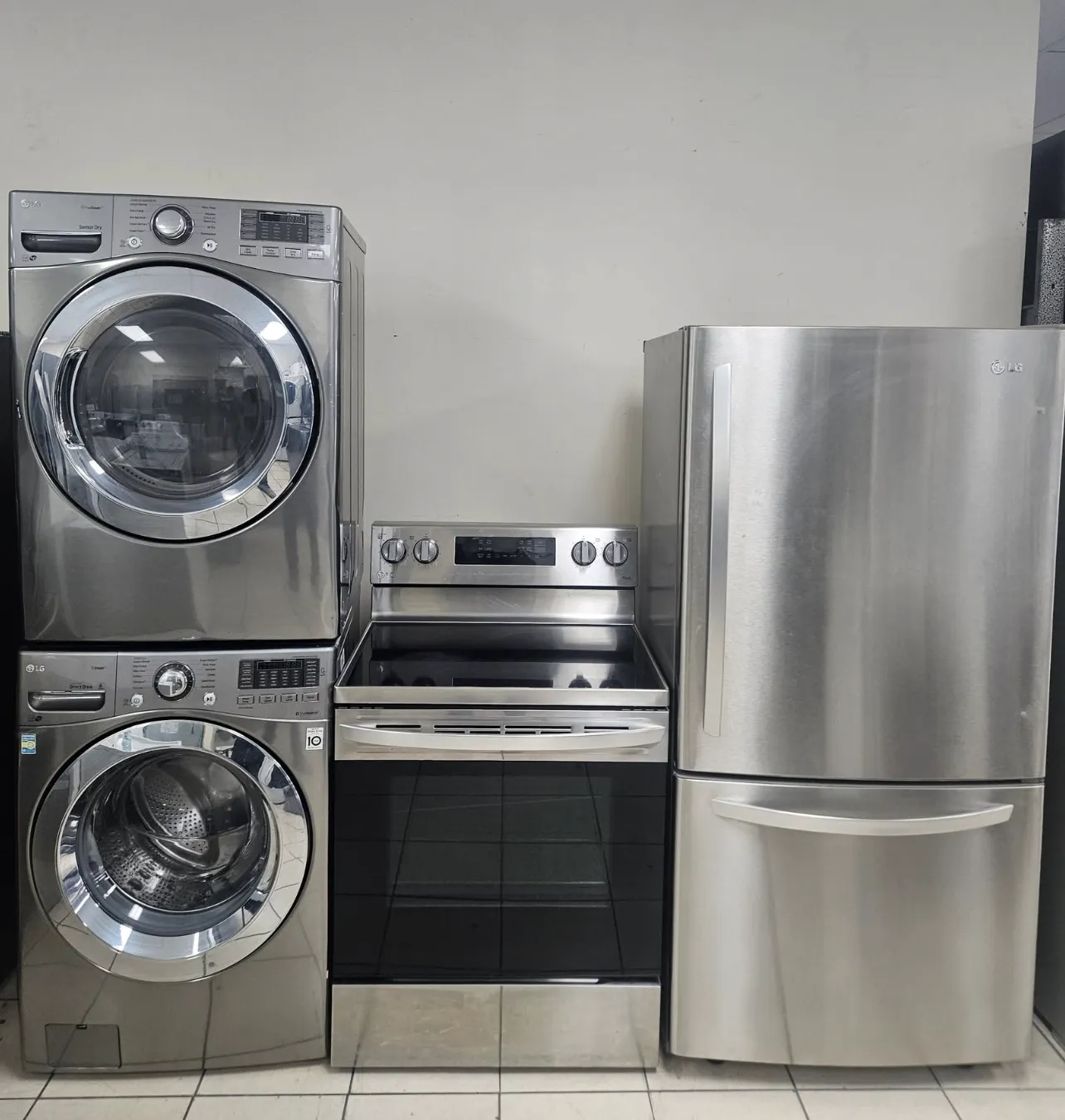 Appliances for sale at Plan B Électro